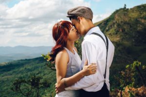 元彼がキスやハグをしてくる心理って?キスの仕方やタイミングが表す意味と復縁本気度を確かめるステップ