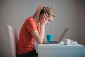 実家暮らしの女は結婚できないってホント?実家暮らし女性の結婚への不安&実家暮らしでも結婚できる女性の特徴