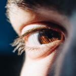 すれ違いざまに見てくる男性の視線に込められた好意のサイン&恋に発展させるためにすべきこと