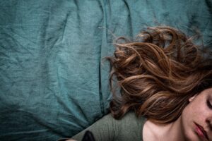 自分から振ったのに忘れられない元彼と復縁したい!原因と心理、彼の態度で見分ける可能性