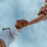 別れるか迷う人へ|悩むなら彼との付き合いを見直すタイミングかも!別れたほうがいい彼氏と別れたくない女性心理を解説