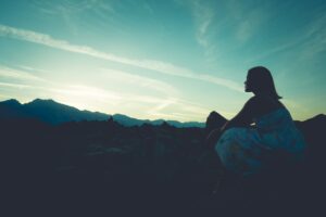 元彼からの連絡を待ってしまう心理と復縁するなら冷却期間が必要な理由を男性心理の変化から読み解く