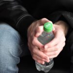 体調不良をアピールしてくる男性の心理とは?好きな気持ちを無自覚で送っている?