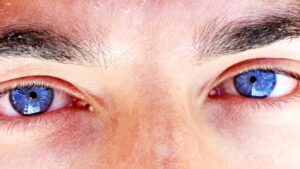  目を見てくる男性の心理とは？視線に隠された意味や脈アリがどうか判断する方法をご紹介